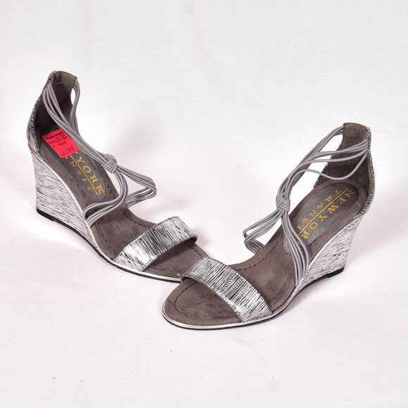 New York Transit Women's Silver Wedge Sandals Strappy Open Toe Size 6 M - Picture 4 of 8